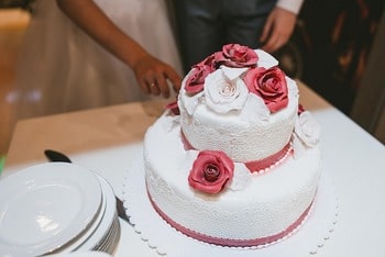 ドイツの結婚式　ケーキ入刀