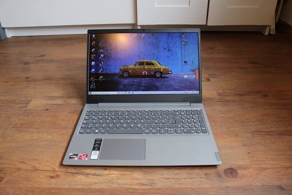 Lenovo Ideapad S145 15　正面