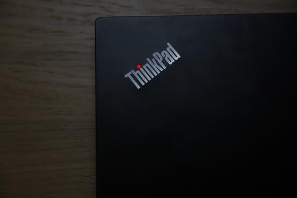 Lenovo ThinkPad E14 Gen 2 AMDのロゴのライト