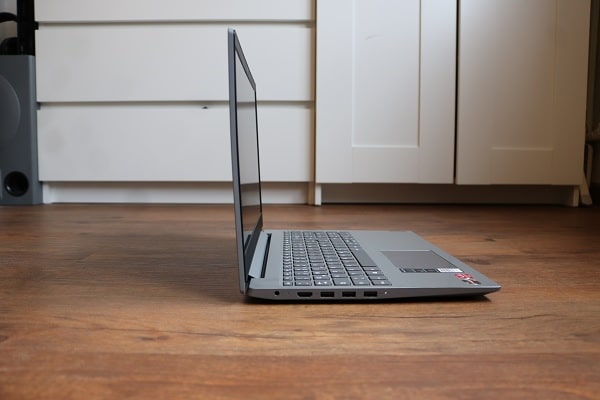 Lenovo Ideapad S145 15 AMD　左側面