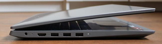 Lenovo Ideapad S145 15 AMDの左側面インターフェイス