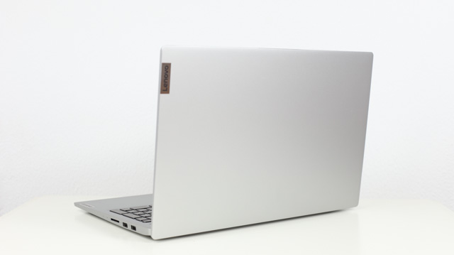 Lenovo Ideapad Slim 550 AMD 14　背面