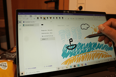 Lenovo Ideapad flex 550　デジタルペンで絵を描いている所