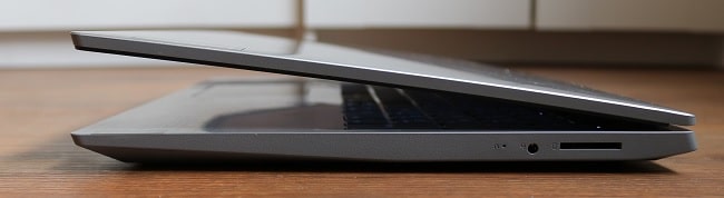 Lenovo Ideapad S145 15の右側面インターフェイス