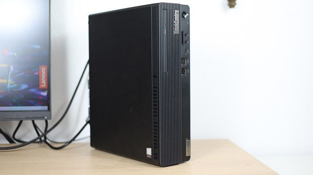 Lenovo ThinkCentre M80s Small 右斜め前から