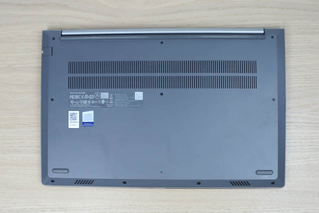 Lenovo ThinkBook 15 Gen 2の底面
