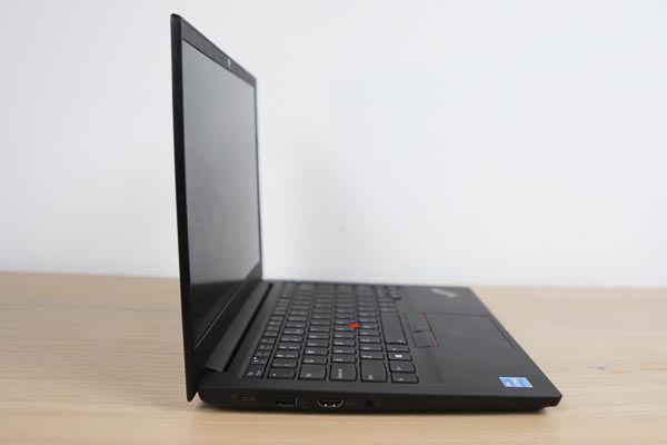 Lenovo ThinkPad E14 Gen 2　左側面から