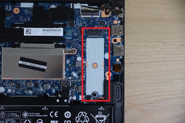 Lenovo ThinkPad E14 Gen 2の筐体内部　ストレージ