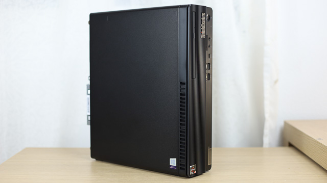 ThinkCentre M75s Small Gen2 左斜め前から