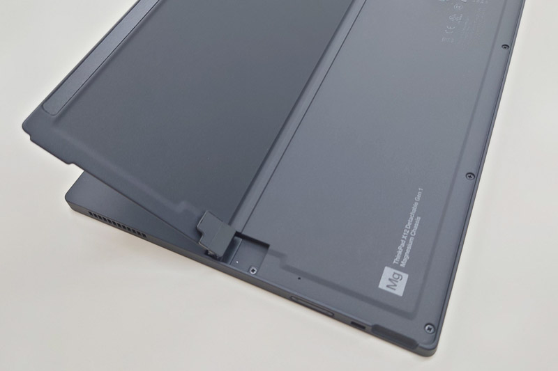 Lenovo ThinkPad X12 Detachable キックスタンド