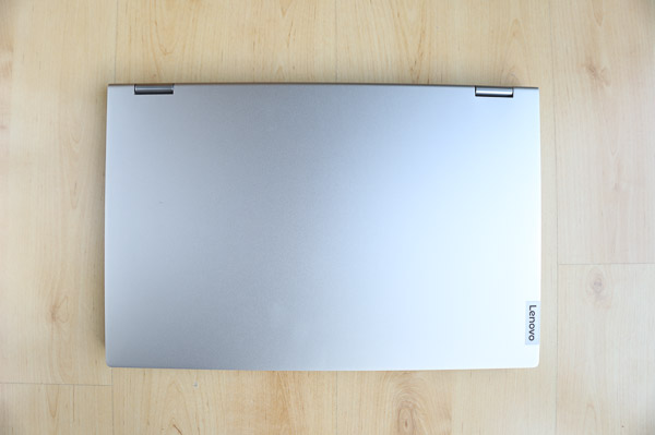 Lenovo IdeaPad Flex 550 15.6型(AMD Ryzen 5000シリーズ)　の天板