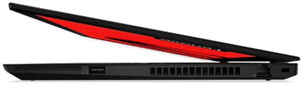 Lenovo ThinkPad P15s Gen 2　半分開いた状態