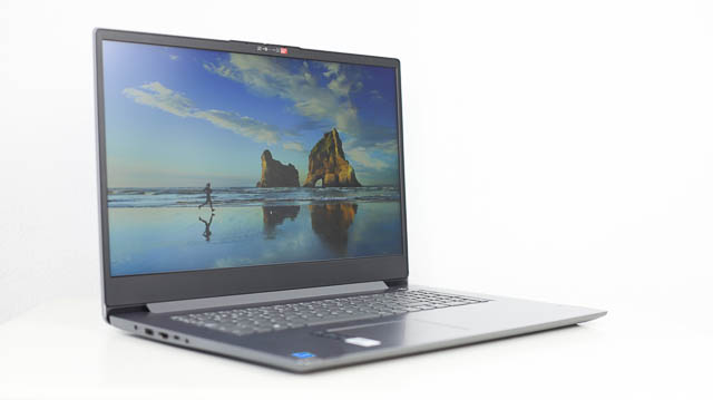 Lenovo IdeaPad slim 360i 17 左斜め前から