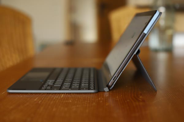 Lenovo Ideapad Duet Chromebookの本体とキーボード、カバー