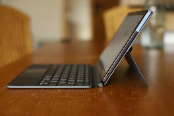 Lenovo Ideapad Duet Chromebookの本体とキーボード、カバー