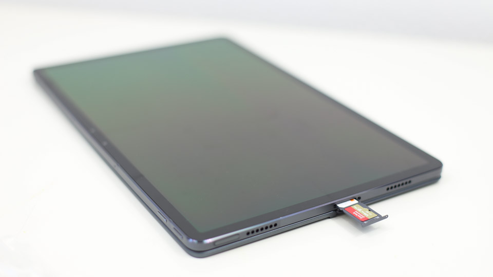 Lenovo Tab P11 Pro microSDカードとSIMカードのスロット