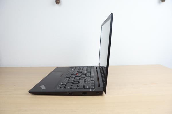 Lenovo ThinkPad E14 Gen 3 AMD 側面から