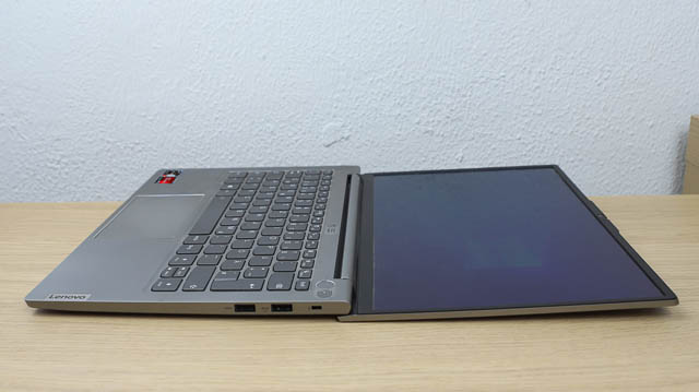 Lenovo Thinkbook 13s Gen 2 180度開いた状態