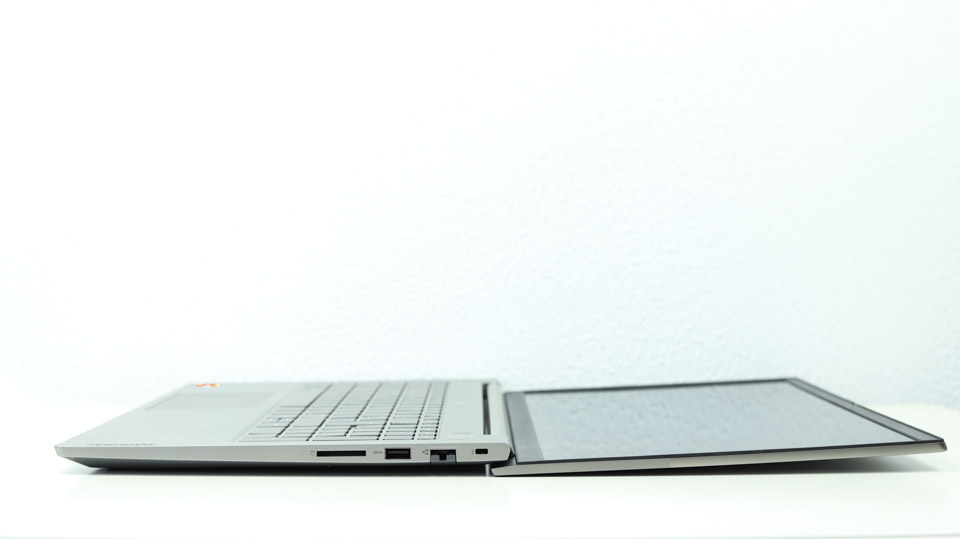 Lenovo ThinkBook 15 Gen 3 ディスプレイが最大で開く角度