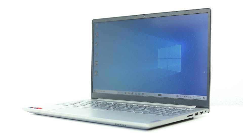 Lenovo ThinkBook 15 Gen 3 右斜め前から