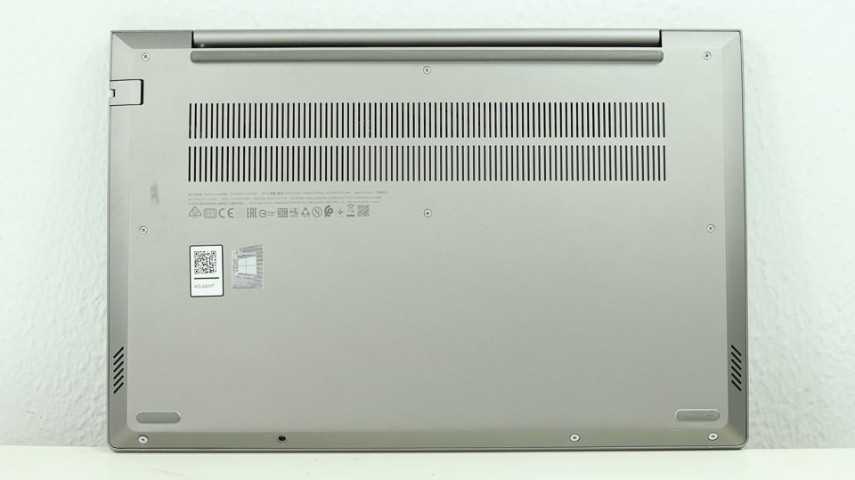 Thinkbook 14 Gen 3の底面