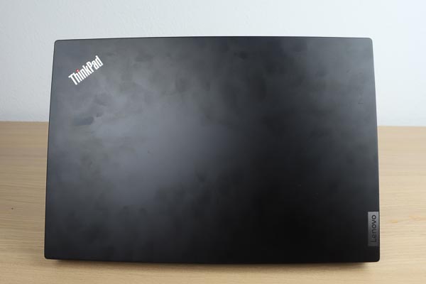 Lenovo ThinkPad E14 Gen 2 AMDの天板