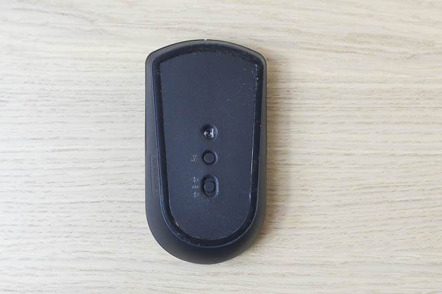 ThinkPad Bluetooth サイレントマウスの底面