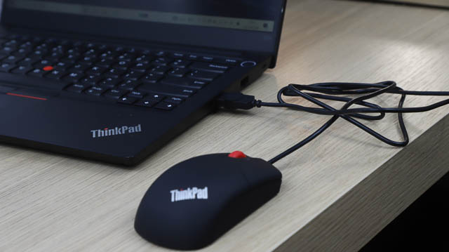 ThinkPad USB レーザー・マウスの接続方法