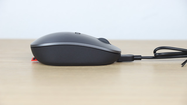 Lenovo Go USB Type-C ワイヤレス マルチデバイスマウス　充電中