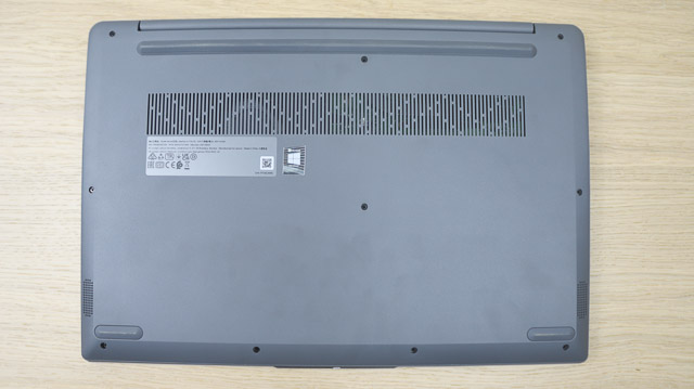 Lenovo ideapad slim 360(17)の底面