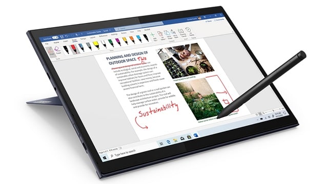 Lenovo Yoga duet 760i 付属のペンで書き込みをしているところ