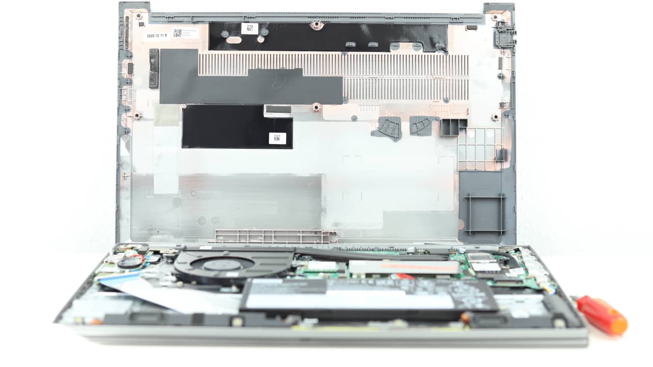 Lenovo ThinkBook 15 Gen 3のメモリとストレージの増設方法