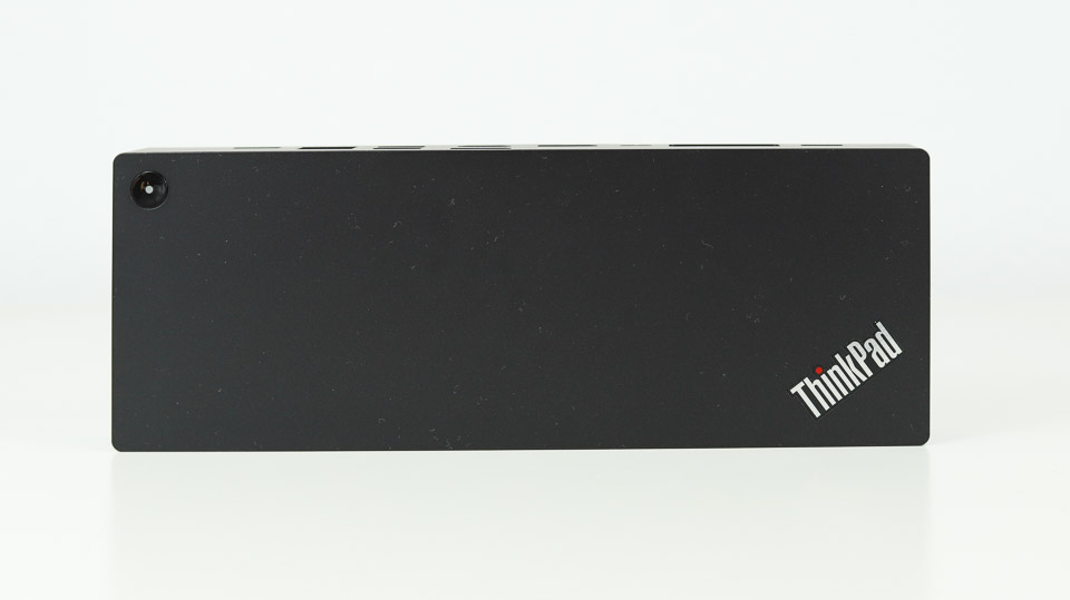 ThinkPad ユニバーサルThunderbolt 4 ドックの外観　正面