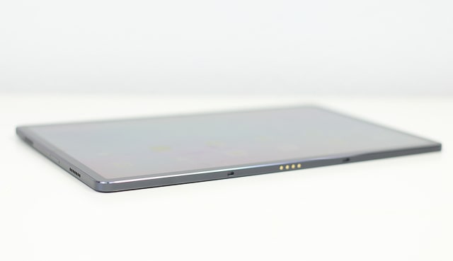 Lenovo XiaoXin Pad Pro 薄さ