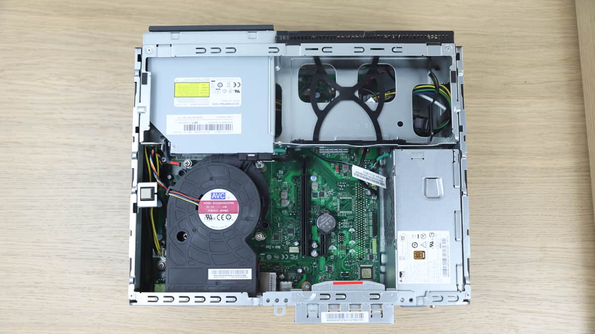 Lenovo ThinkCentre M70s Small Gen 3の筐体内部