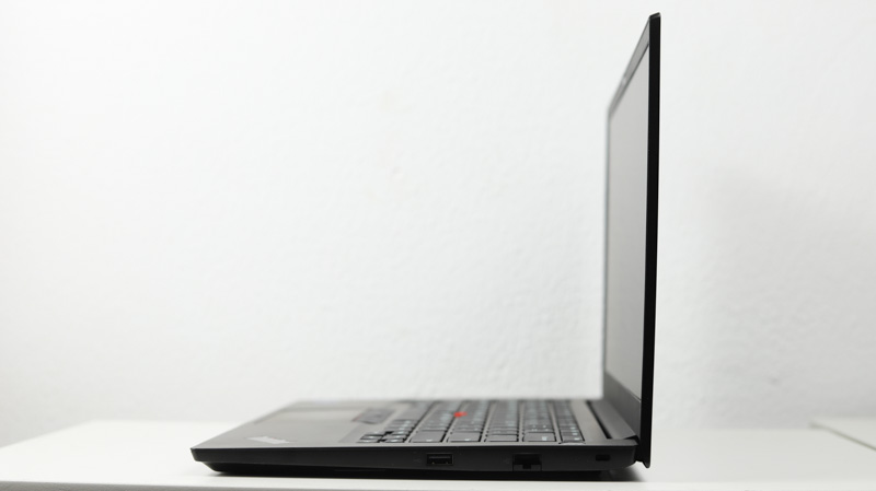 Lenovo ThinkPad E14 Gen 4(AMD) 横から