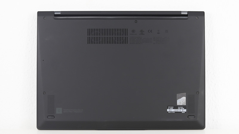 Lenovo ThinkPad X1 Carbon Gen 10 底面