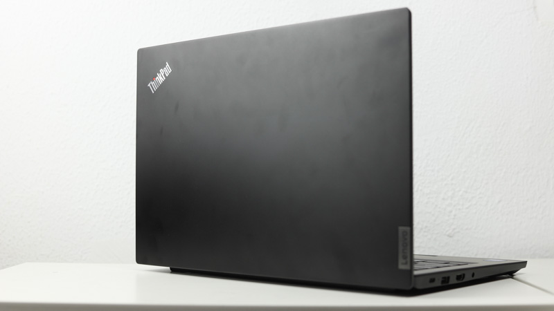 Lenovo ThinkPad E14 Gen 4(AMD) 背面
