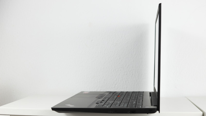 Lenovo ThinkPad E15 Gen 4(AMD) 横から