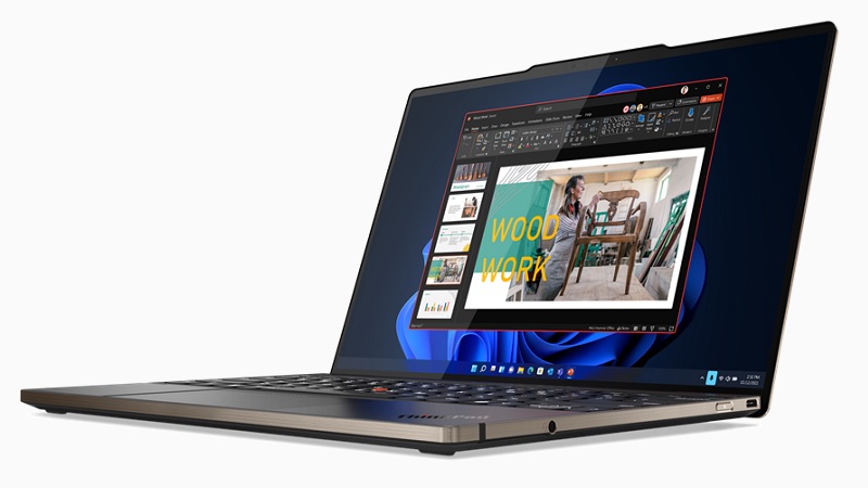 Lenovo ThinkPad Z13 Gen 1（AMD） 右斜め前から