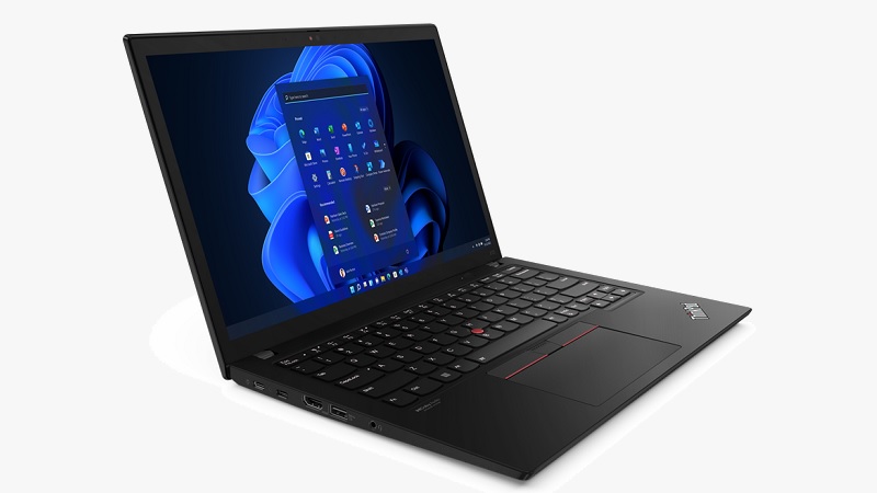 Lenovo ThinkPad X13 Gen 3(AMD)　左斜め前から