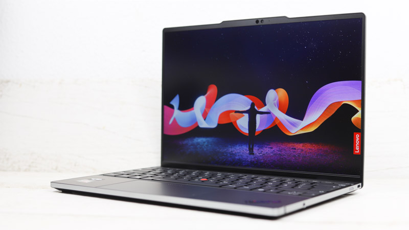 ThinkPad Z13 Gen 1（AMD）左斜め前から