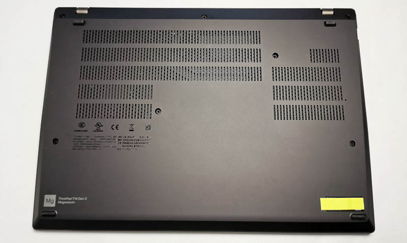 Lenovo ThinkPad T14 Gen 3 AMD 底面