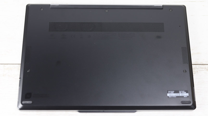 Lenovo ThinkPad Z13 Gen 1 AMD 底面
