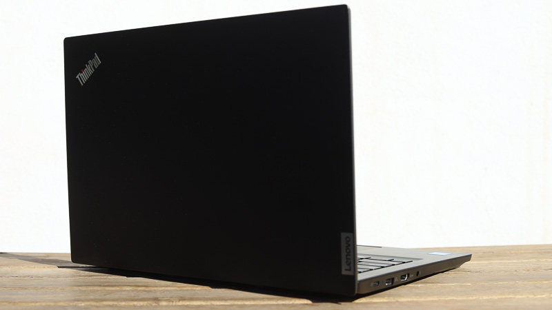 Lenovo ThinkPad E14 Gen 4 背面