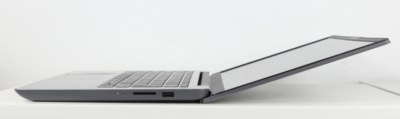 Lenovo IdeaPad Slim 370i 14 ディスプレイを最大限開いた状態