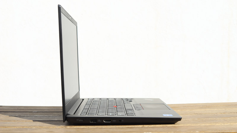 Lenovo ThinkPad E14 Gen 4 横から