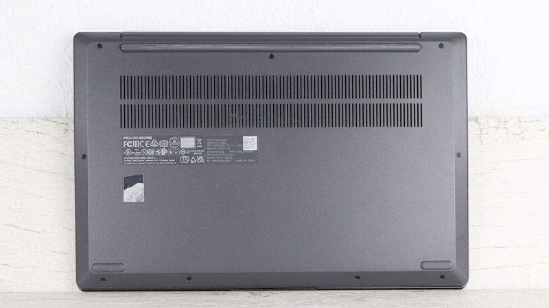 IdeaPad Slim 570(14型 AMD) 底面カバー