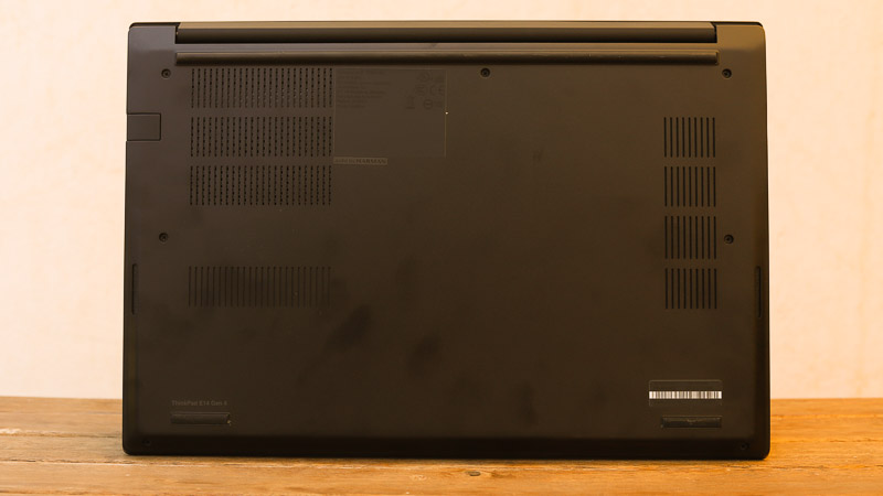 Lenovo ThinkPad E14 Gen 4 底面