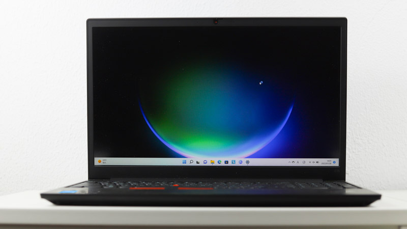 Lenovo ThinkPad E15 Gen 4 インテル　正面